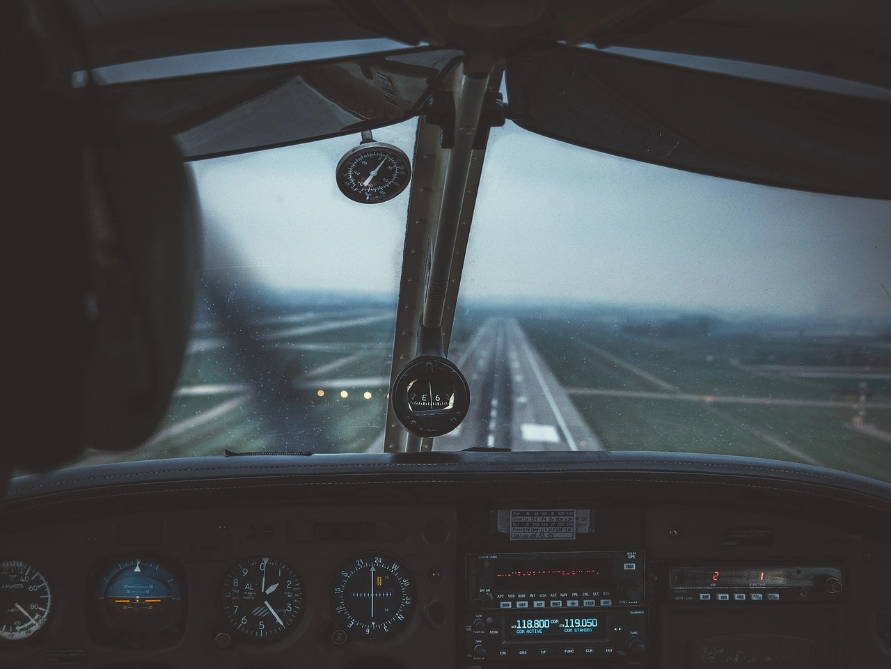 cockpit-4598188_1280-webfile.webp