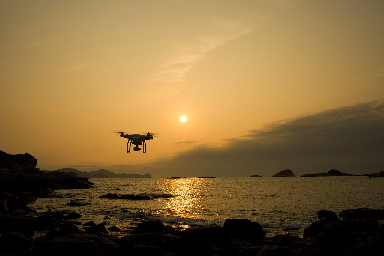 drone-3819901_1280web.webp