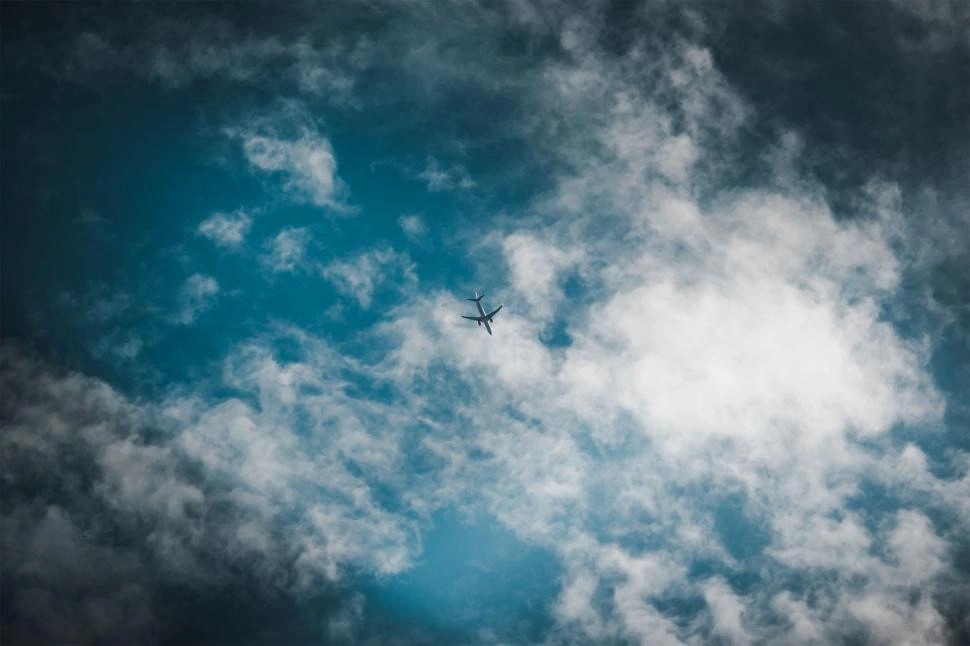 m_Airplane_in_the_sky-webfle.webp